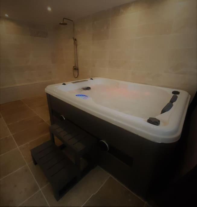 Nalan Orrygeois, Spa, Sauna, Proche Asterix Екстериор снимка